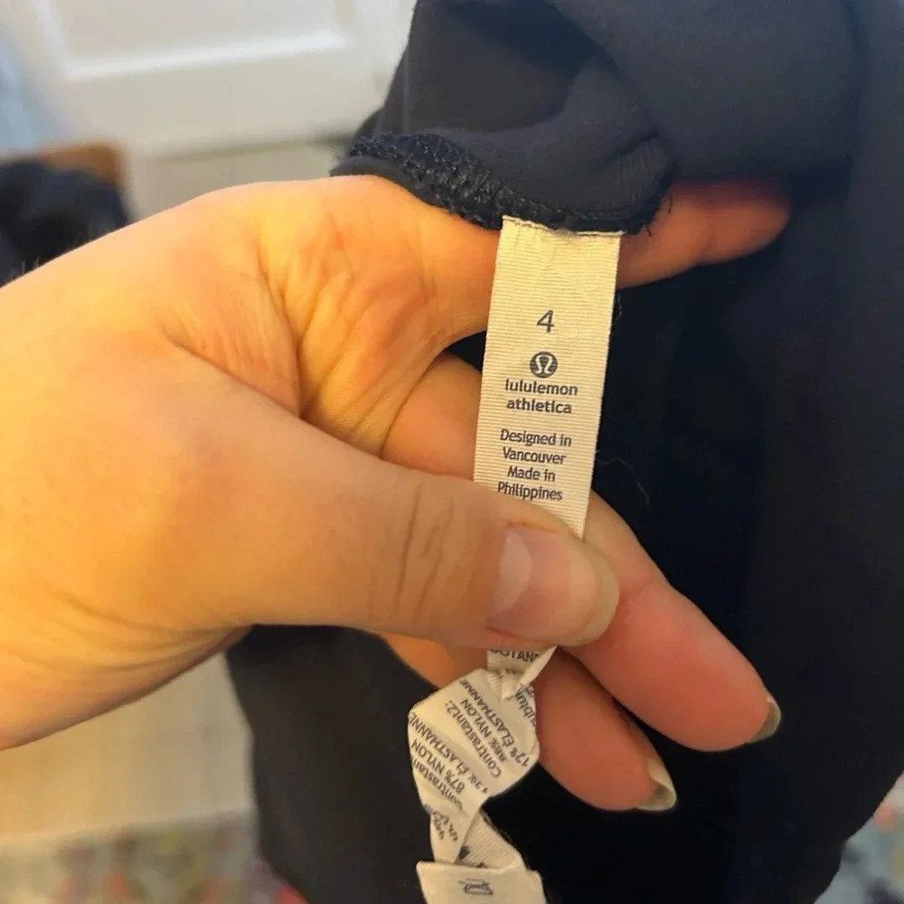LULULEMON NAVY BLUE IN FLUX CROP PANTS
